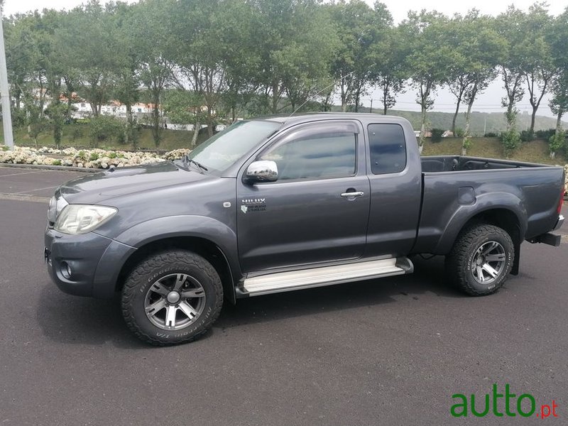 2011' Toyota Hilux photo #3