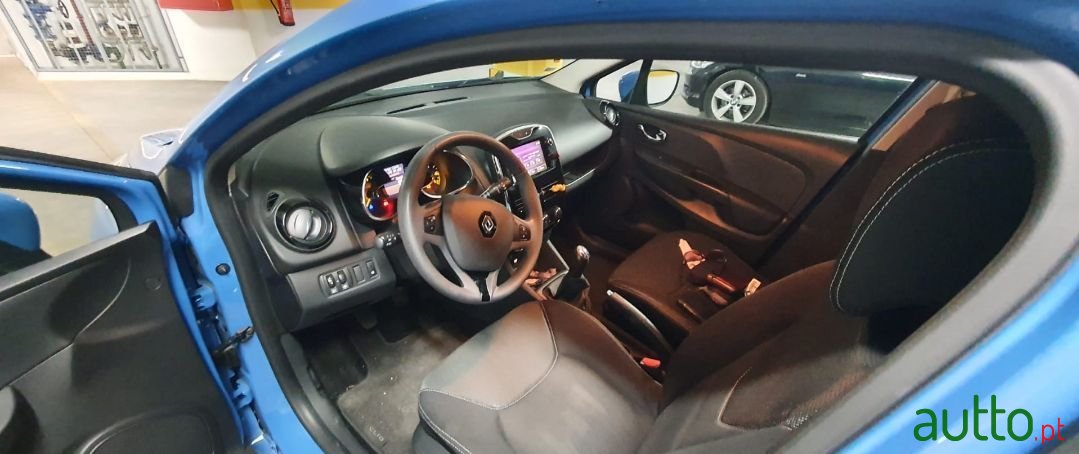 2012' Renault Clio photo #4