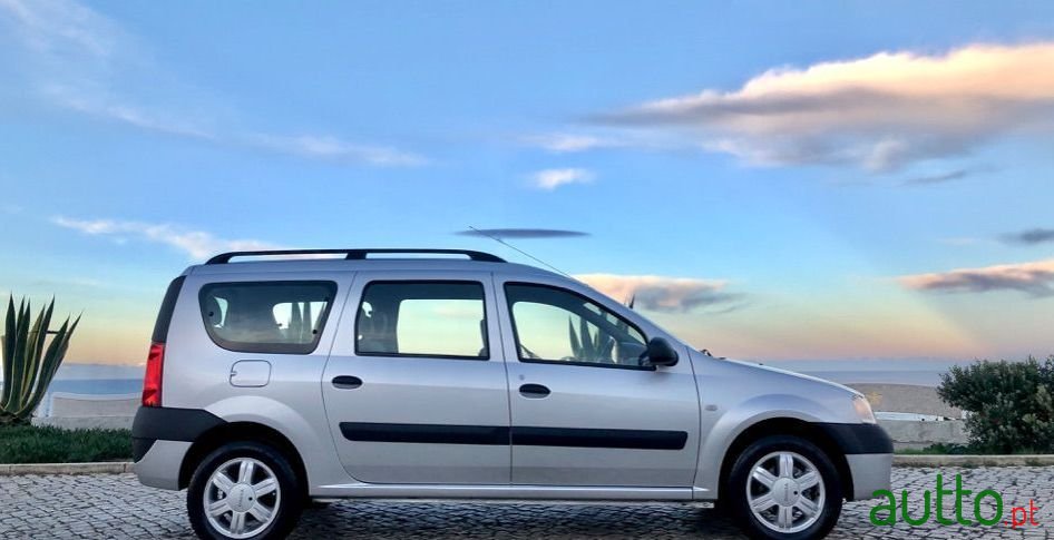 2009' Dacia Logan photo #2