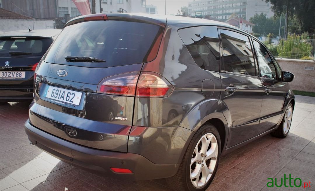 2009' Ford S-Max photo #4