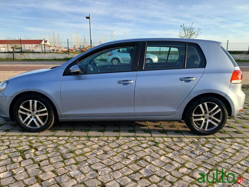 2009' Volkswagen Golf photo #4