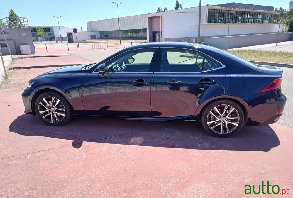 2017' Lexus Is 300H Executive photo #3