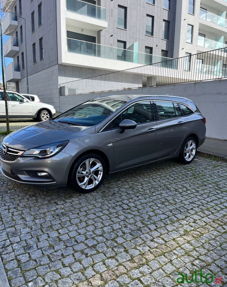 2018' Opel Astra Sports Tourer photo #1