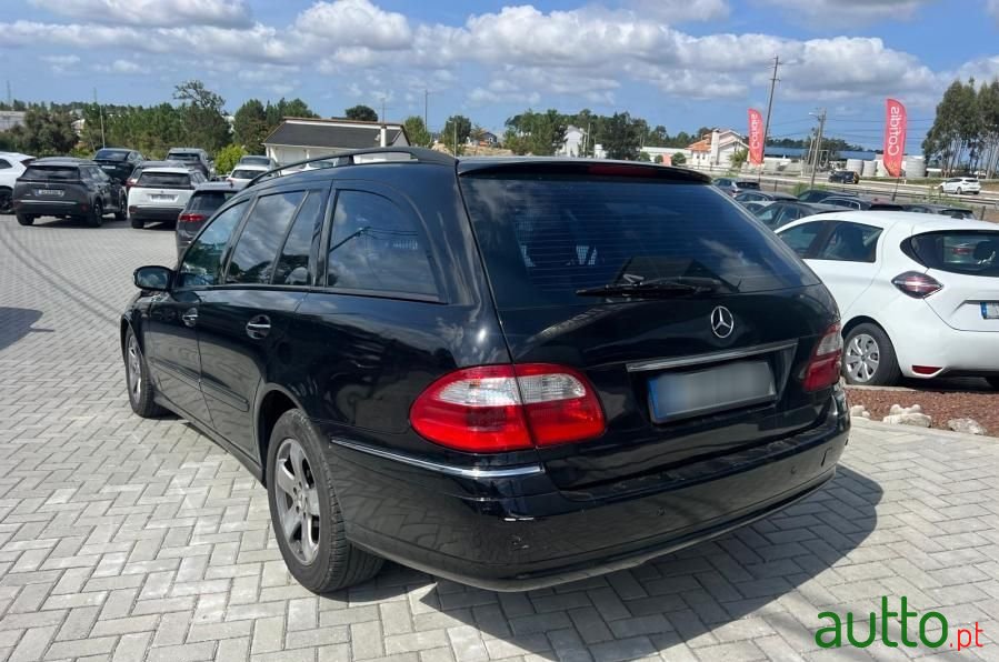 2003' Mercedes-Benz Classe E photo #2