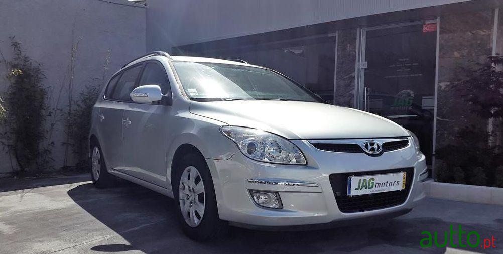 2008' Hyundai I30-Cw 1.6 Crdi Style photo #1