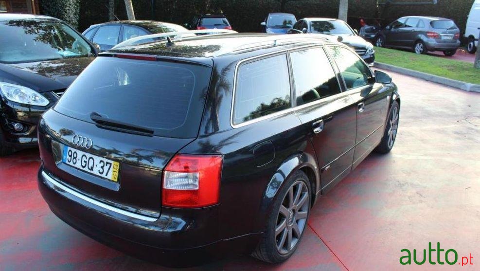 2003' Audi A4 Avant photo #2