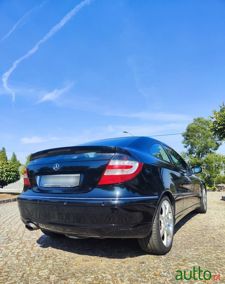 2005' Mercedes-Benz Classe C photo #3