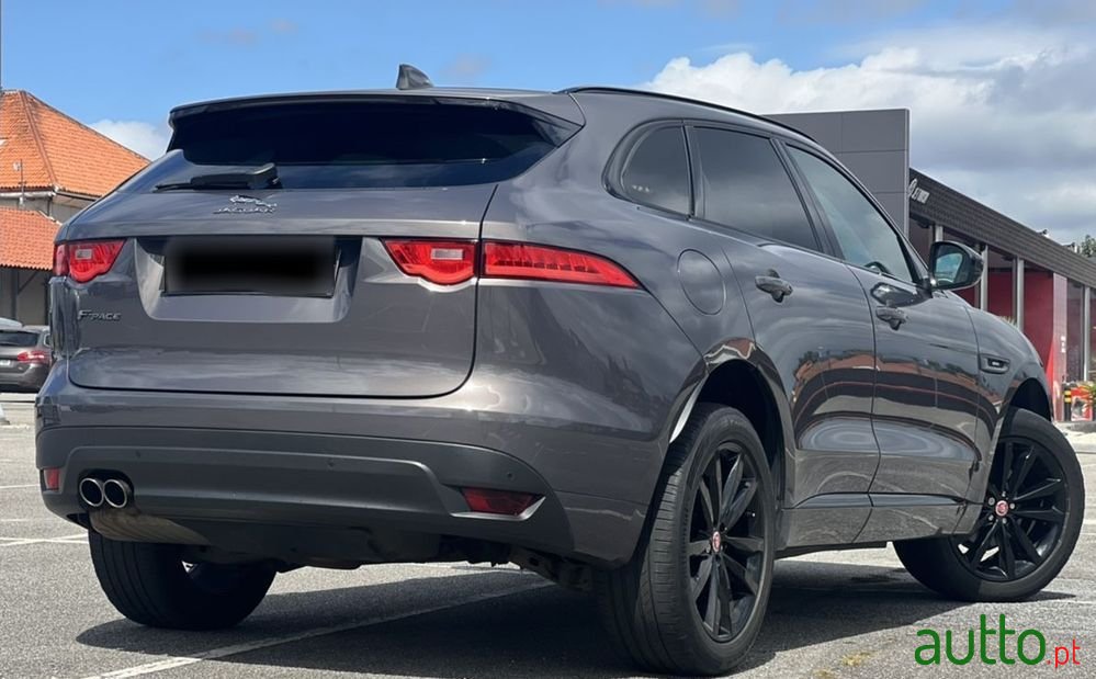 2016' Jaguar F-Pace photo #3