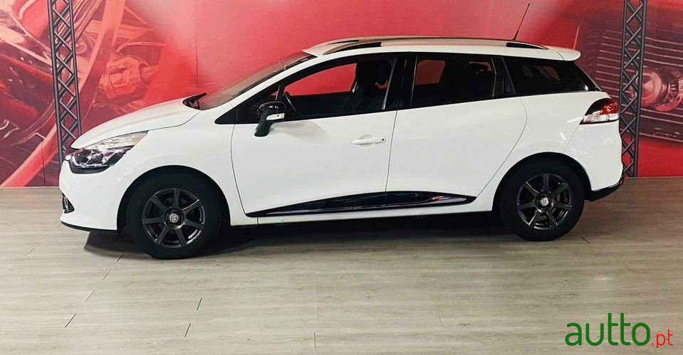 2014' Renault Clio Sport Tourer photo #2