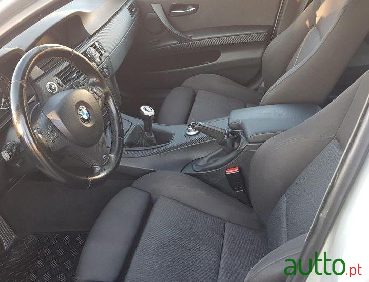 2005' BMW 320 Touring photo #2