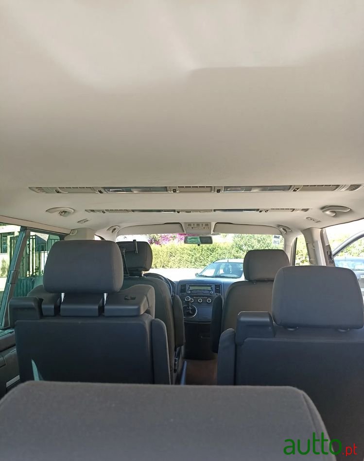 2011' Volkswagen Multivan photo #6