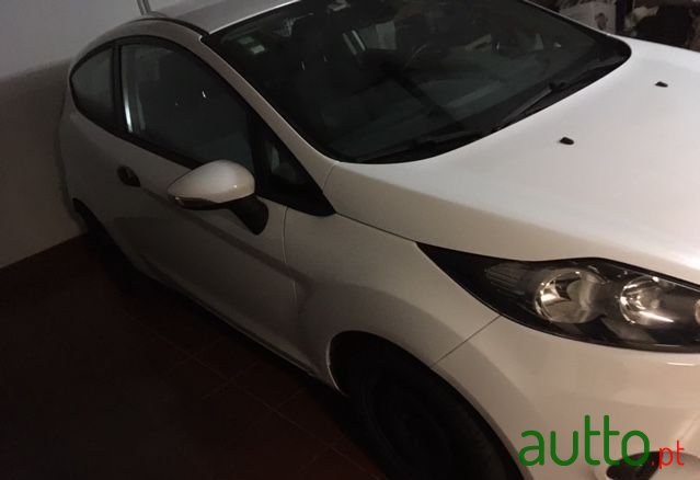 2009' Ford Fiesta photo #2