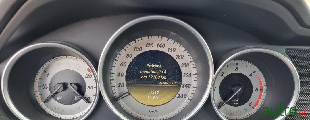 2011' Mercedes-Benz C-220 photo #5