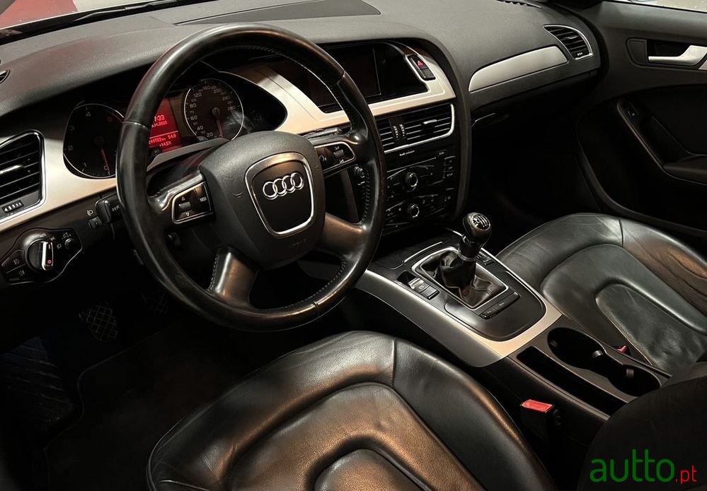 2010' Audi A4 Avant photo #5