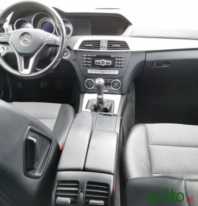 2013' Mercedes-Benz C-200 photo #3