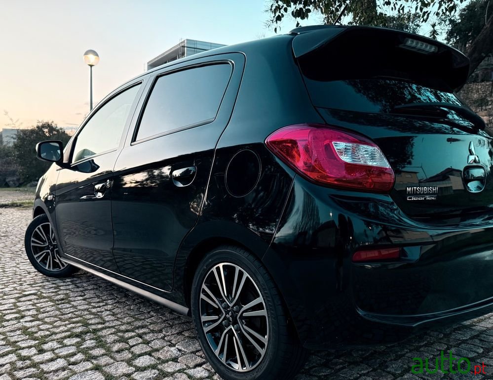 2017' Mitsubishi Space Star photo #3