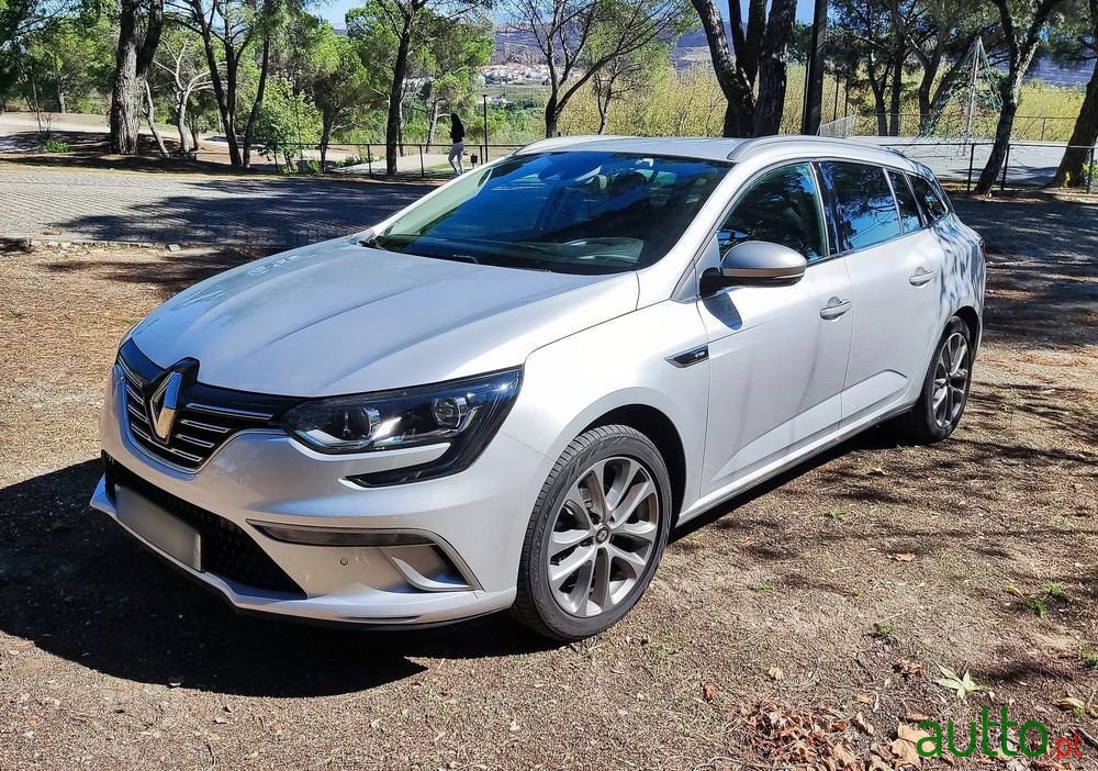 2019' Renault Megane Sport Tourer photo #3