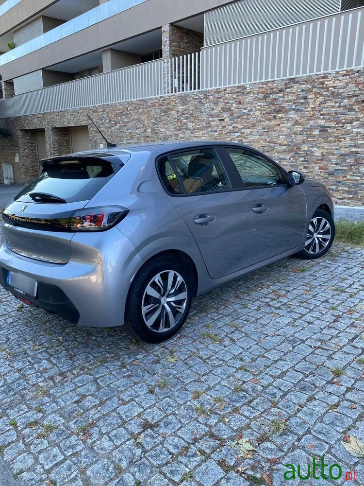 2020' Peugeot 208 photo #6