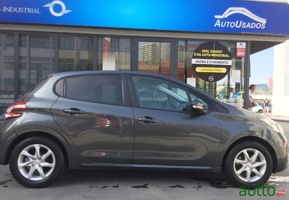 2015' Peugeot 208 photo #6