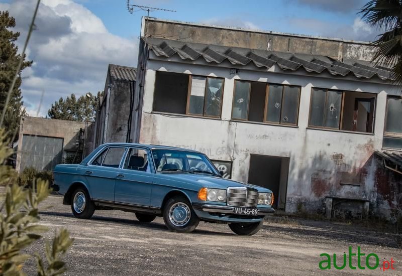 1981' Mercedes-Benz 200 photo #2