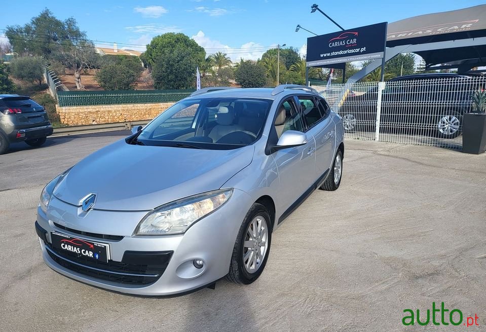 2010' Renault Megane Sport Tourer photo #1
