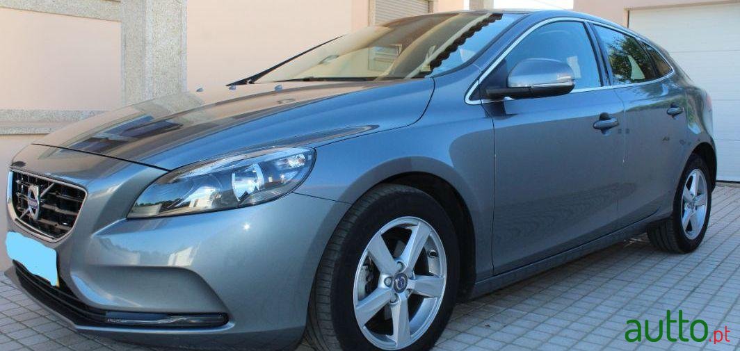2016' Volvo V40 Momentum Business D2 photo #2