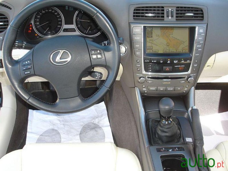2010' Lexus Is-220 D Luxury photo #2