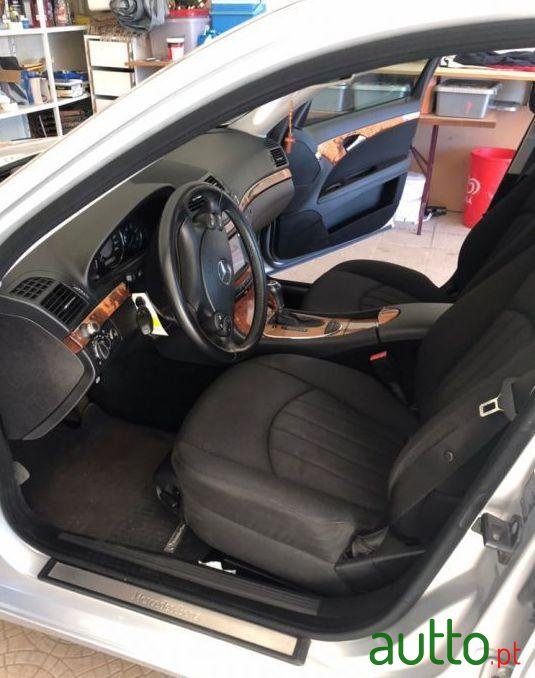 2006' Mercedes-Benz E-220 Elegance photo #2