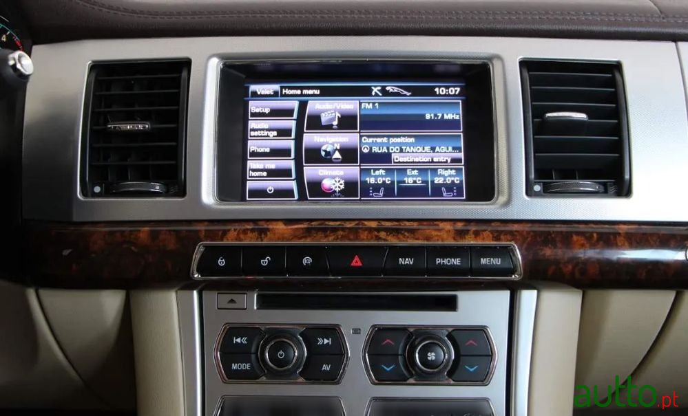 2013' Jaguar Xf Sportbrake photo #4