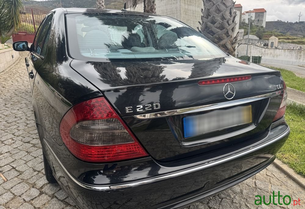 2007' Mercedes-Benz Classe E photo #3