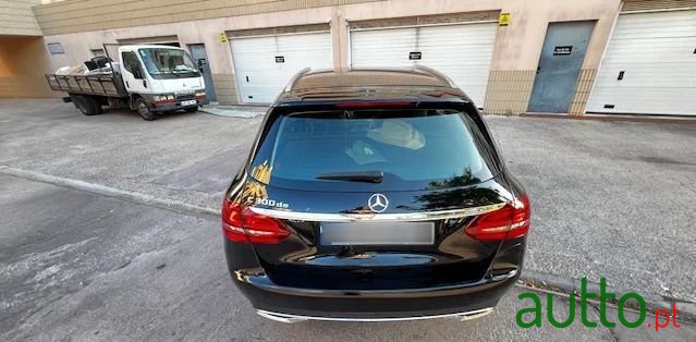 2019' Mercedes-Benz Classe C photo #4