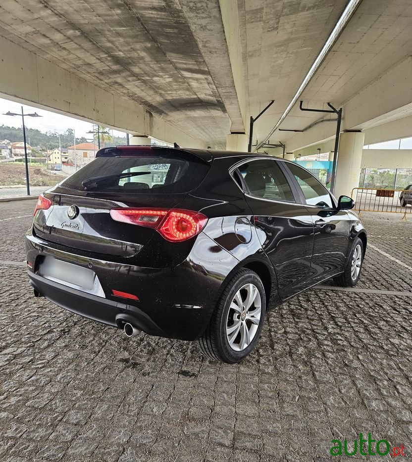 2011' Alfa Romeo Giulietta 1.6 Jtdm Corporate photo #4