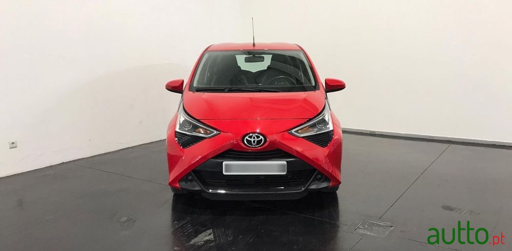 2022' Toyota Aygo 1.0 X-Play Plus photo #6