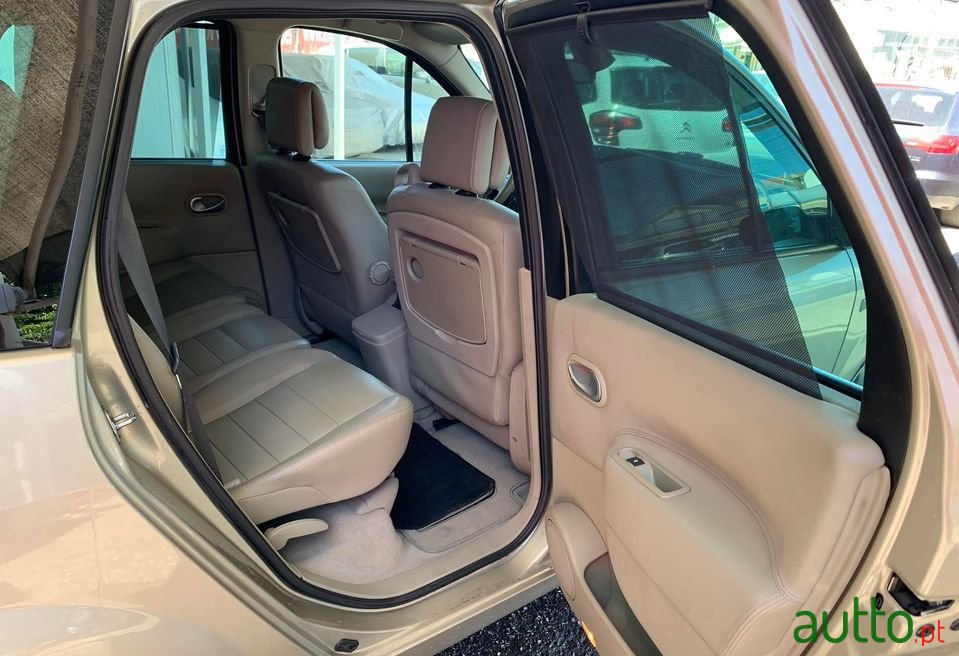 2008' Renault Grand Scenic photo #4