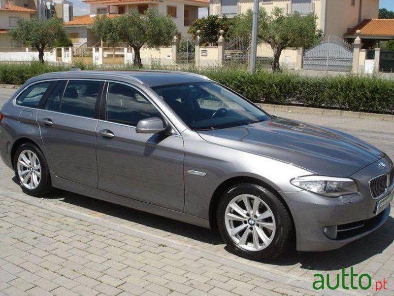 2011' BMW 520 D Touring photo #1