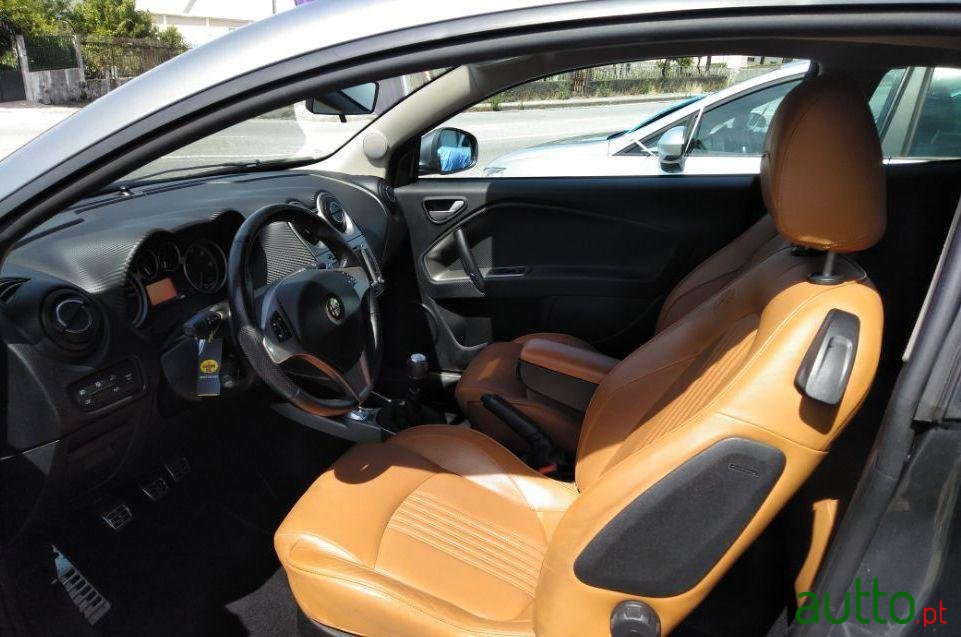 2011' Alfa Romeo MiTo Coupé photo #1