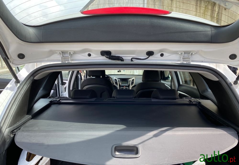 2017' Hyundai i30 Cw photo #5