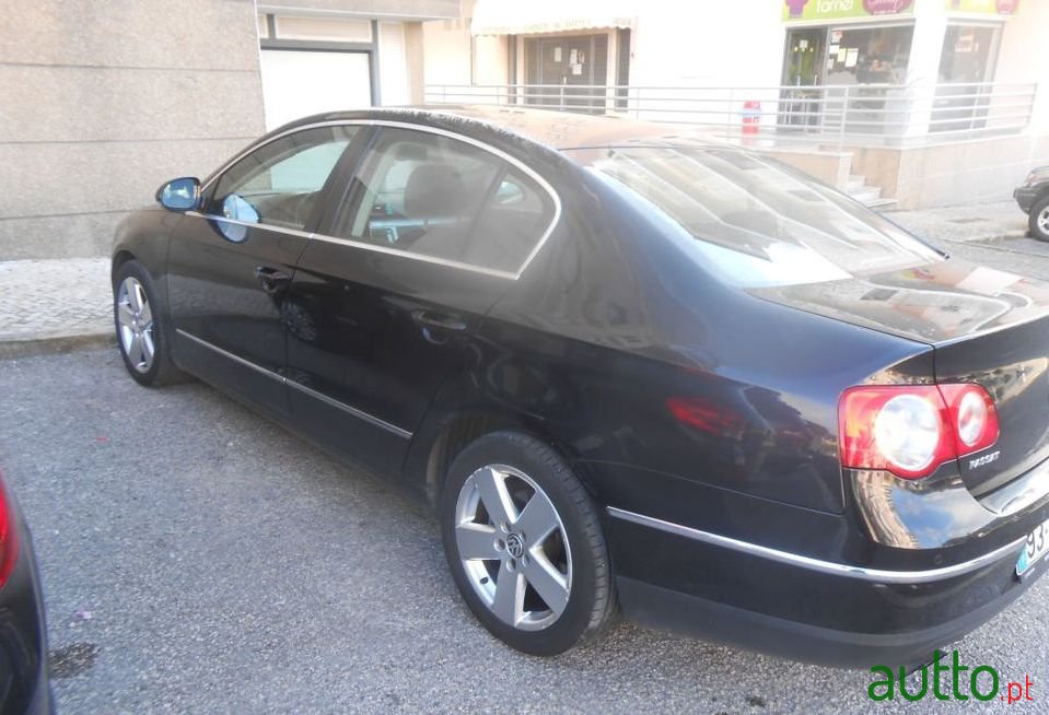 2008' Volkswagen Passat Sport photo #3