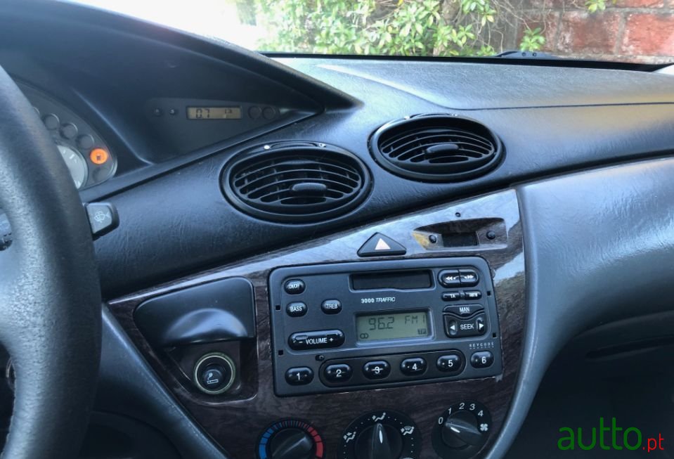 2000' Ford Focus photo #6
