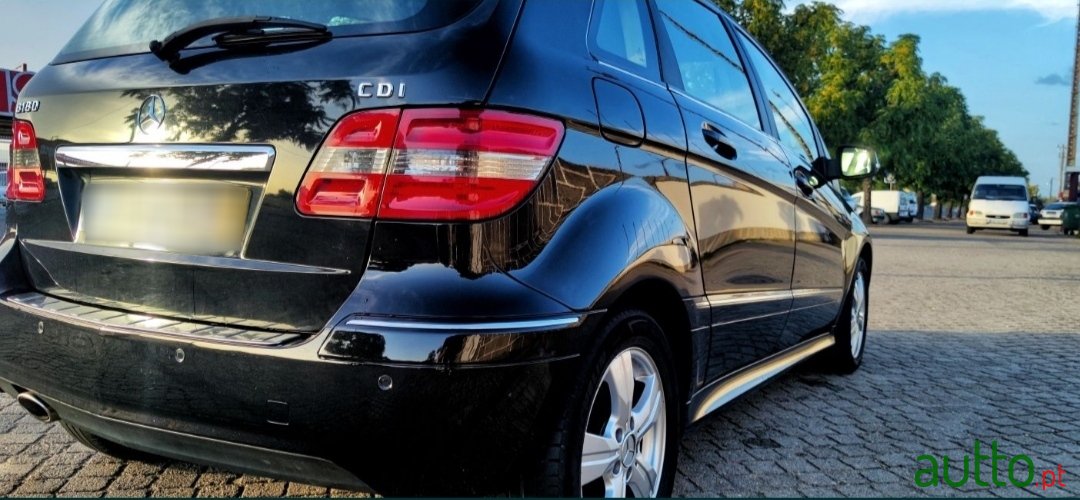 2010' Mercedes-Benz B 180 photo #3