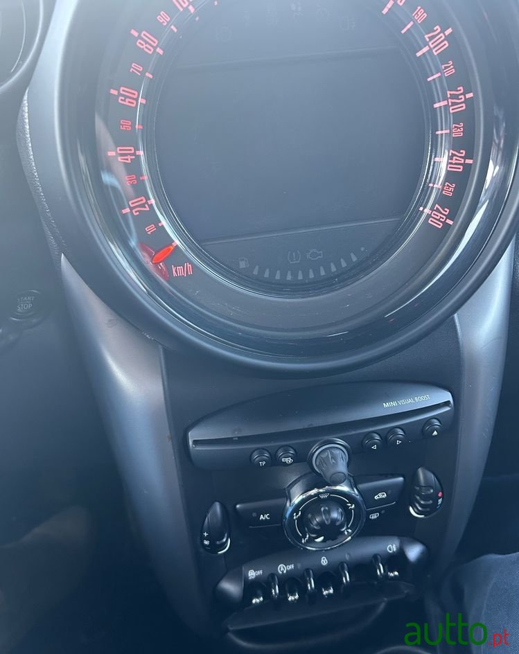 2016' MINI Countryman One D photo #3