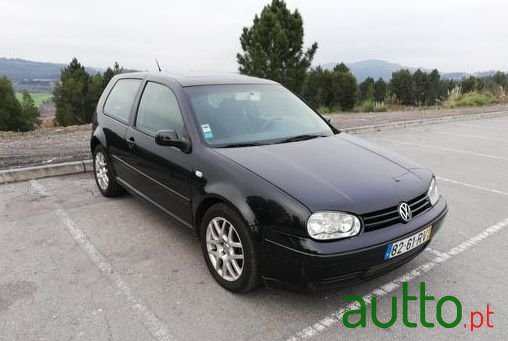 2001' Volkswagen Golf photo #1