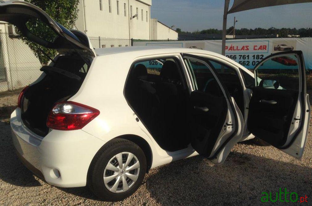 2012' Toyota Auris 1.4 D-4D Active photo #4