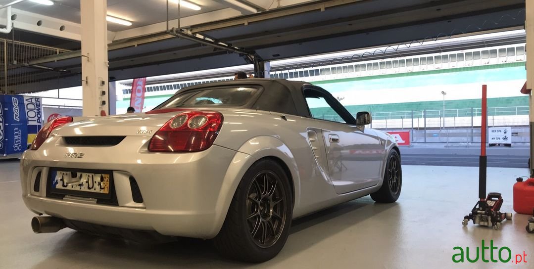 2002' Toyota MR2 photo #2