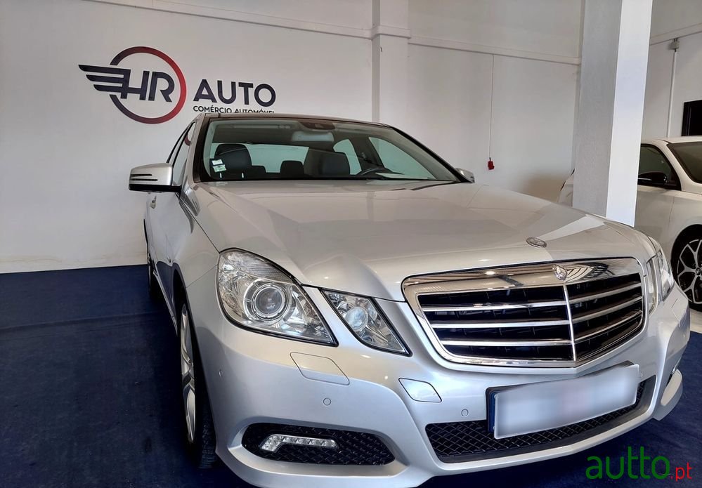 2010' Mercedes-Benz Classe E photo #4