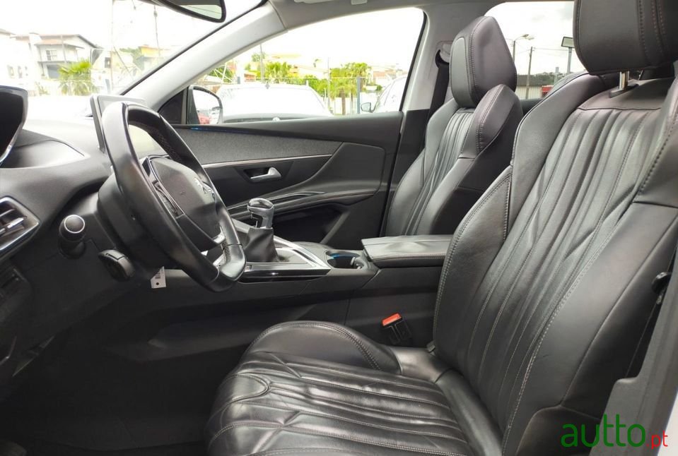 2017' Peugeot 3008 photo #2