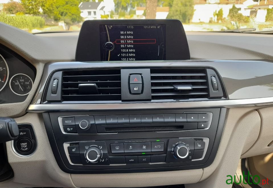 2013' BMW 320 photo #5