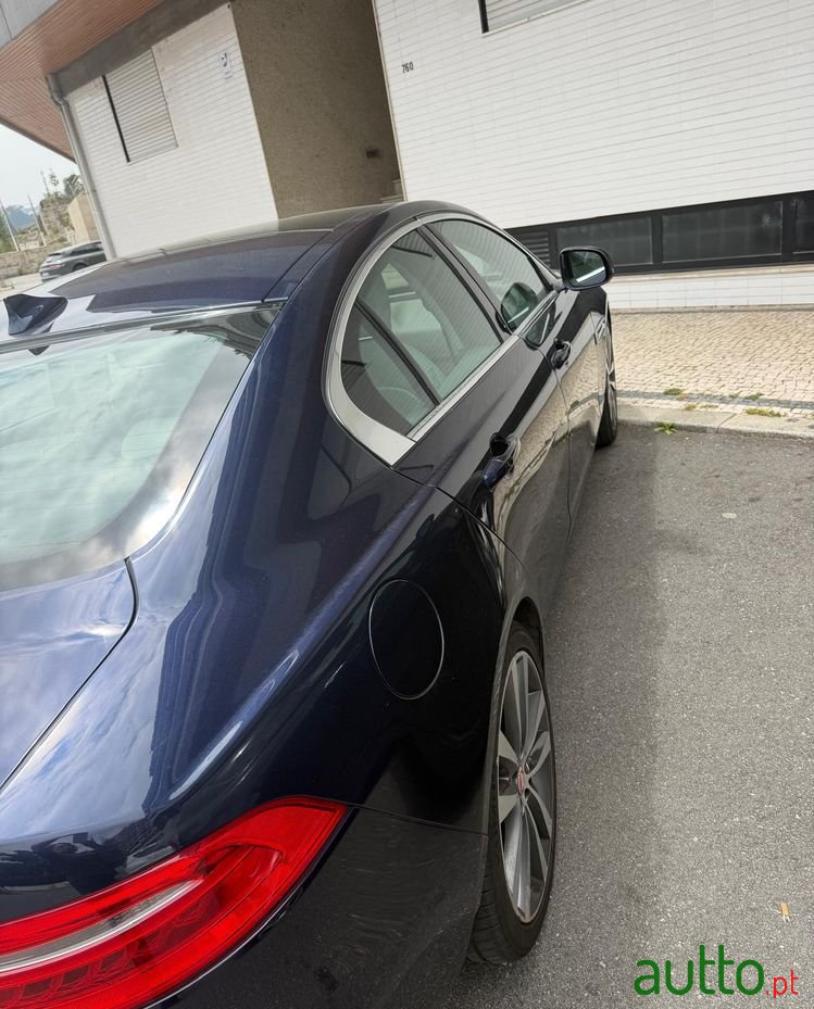 2015' Jaguar XE photo #4