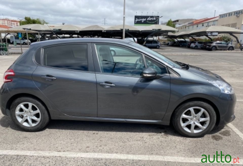 2014' Peugeot 208 photo #3