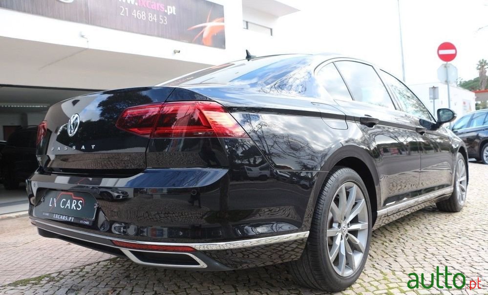 2019' Volkswagen Passat photo #5